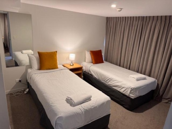 Lakefront Apartments,18 LAKE ESPLANADE ROAD Main image